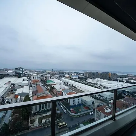 Apartment Allure Towers 77